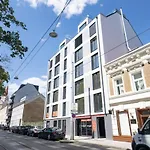 Premium Terrace Suite Breitensee by ichbucheAT
